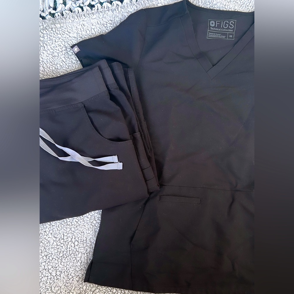 Figs scrubs, black, XS top, S bottom